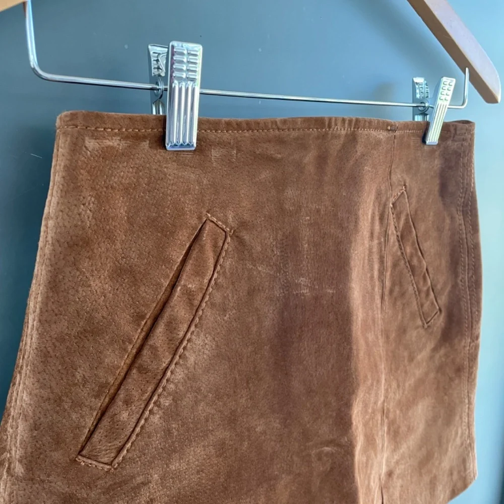 Blank NYC Brown Suede real Leather Mini Skirt Size 24 Front Slit Pockets XS - Picture 3 of 6